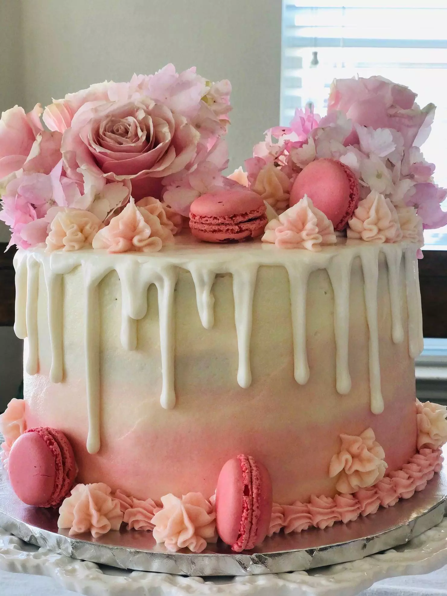 pink and white ombre cake with macaroons and flower