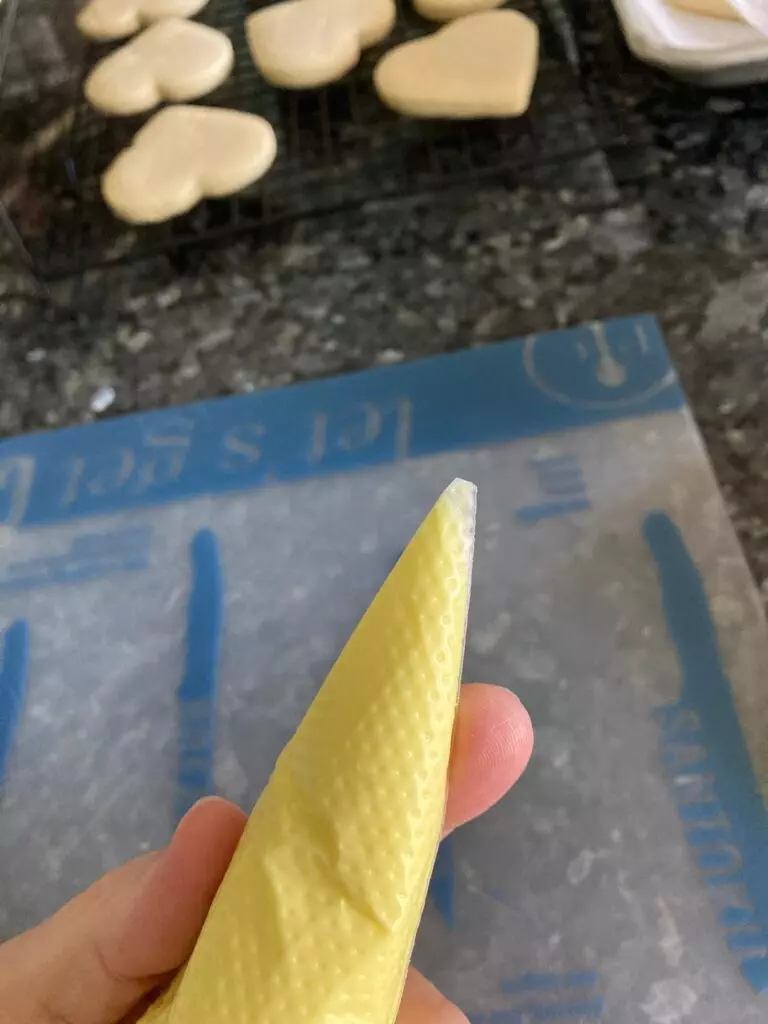 using tipless icing bags