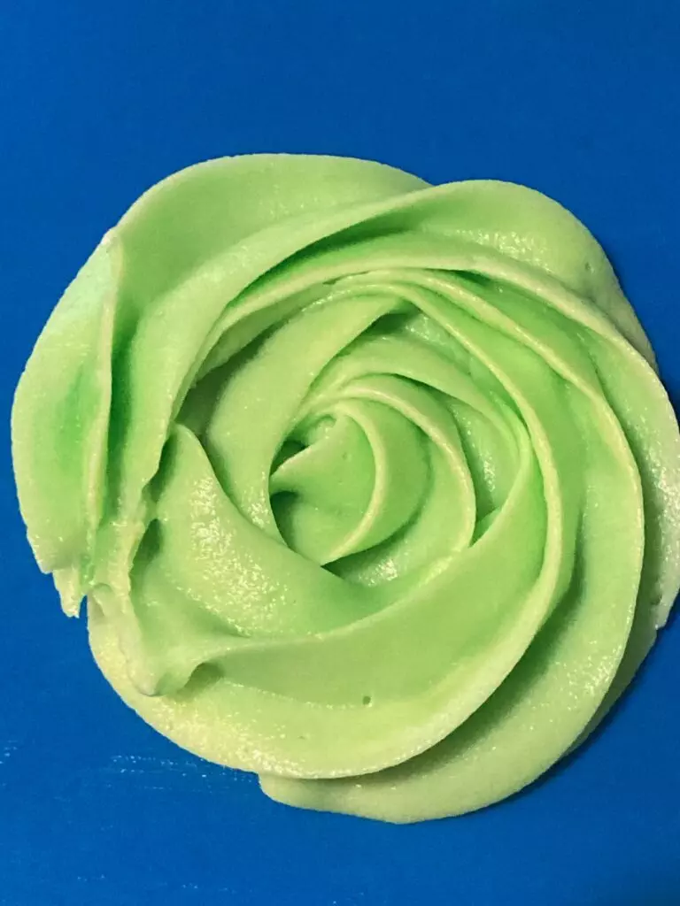 7 Popular Cupcake Decorating Techniques Using Wilton Tips from Out of the Box Baking.com