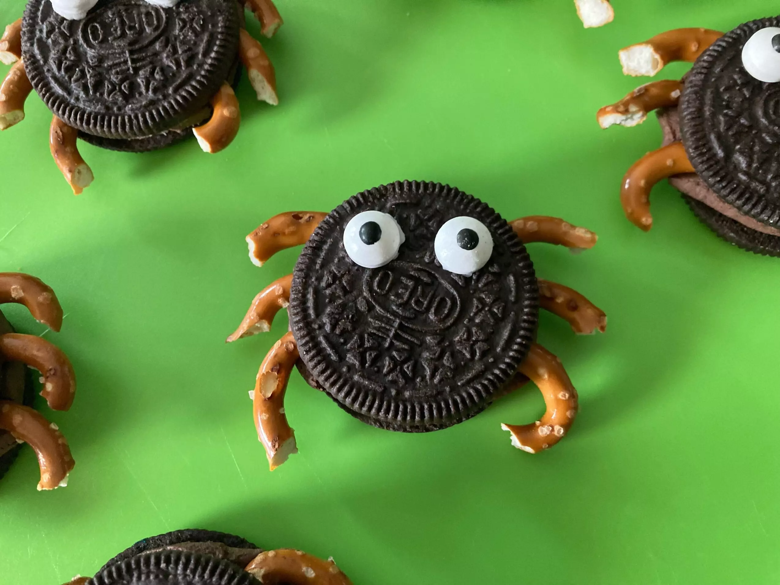 Oreo Spiders from Out of the Box Baking.com