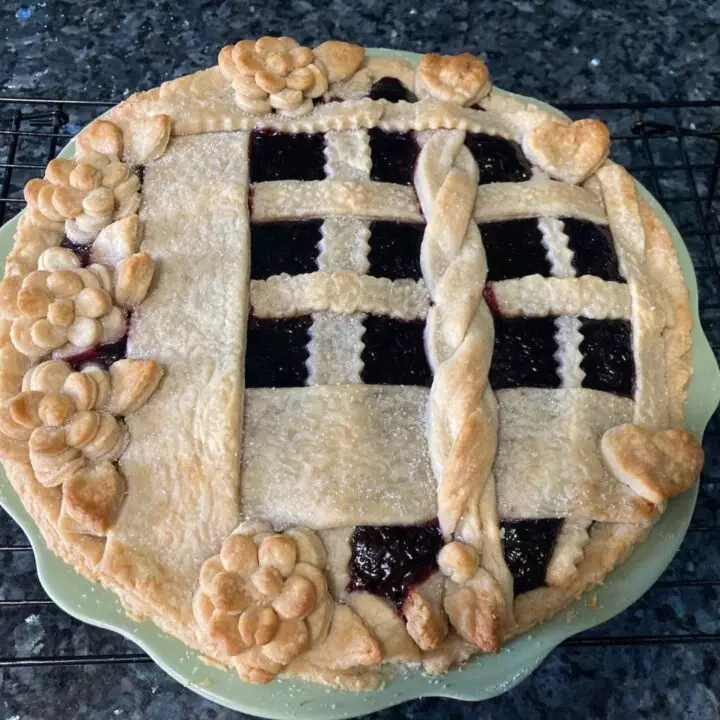 Easy Blackberry Pie with Decorative Pie Crust