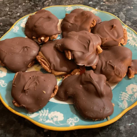 Easy Homemade Turtles Candy