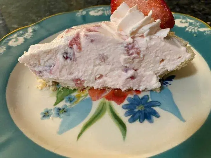 If you love a light, fluffy summery pie, one that doesn’t require any baking at all, this is the recipe for you!