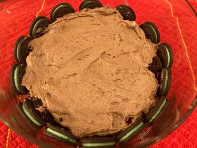 laying the trifle with mousse on top
