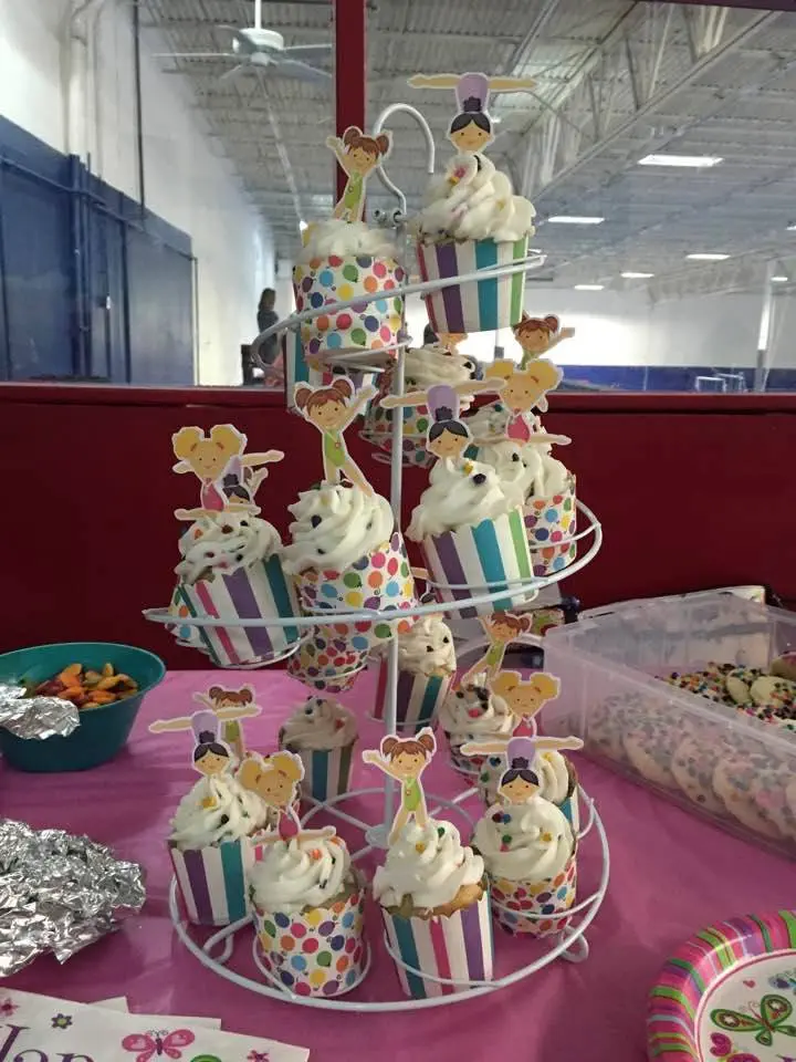 7 Popular Cupcake Decorating Techniques Using Wilton Tips from Out of the Box Baking.com