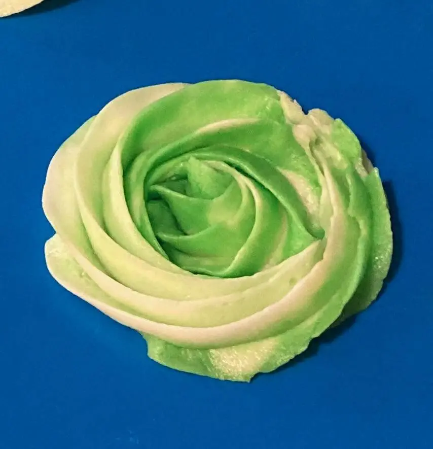7 Popular Cupcake Decorating Techniques Using Wilton Tips from Out of the Box Baking.com