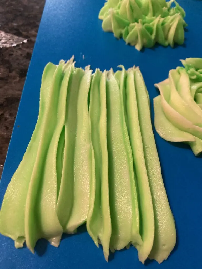 7 Popular Cupcake Decorating Techniques Using Wilton Tips from Out of the Box Baking.com