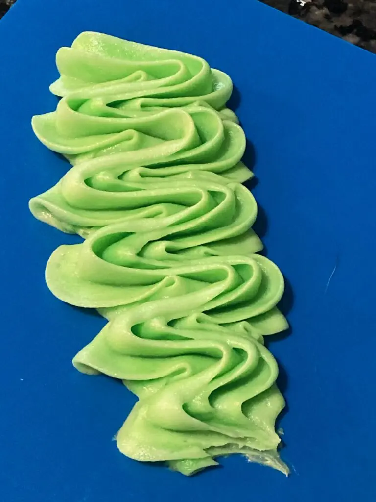 7 Popular Cupcake Decorating Techniques Using Wilton Tips from Out of the Box Baking.com