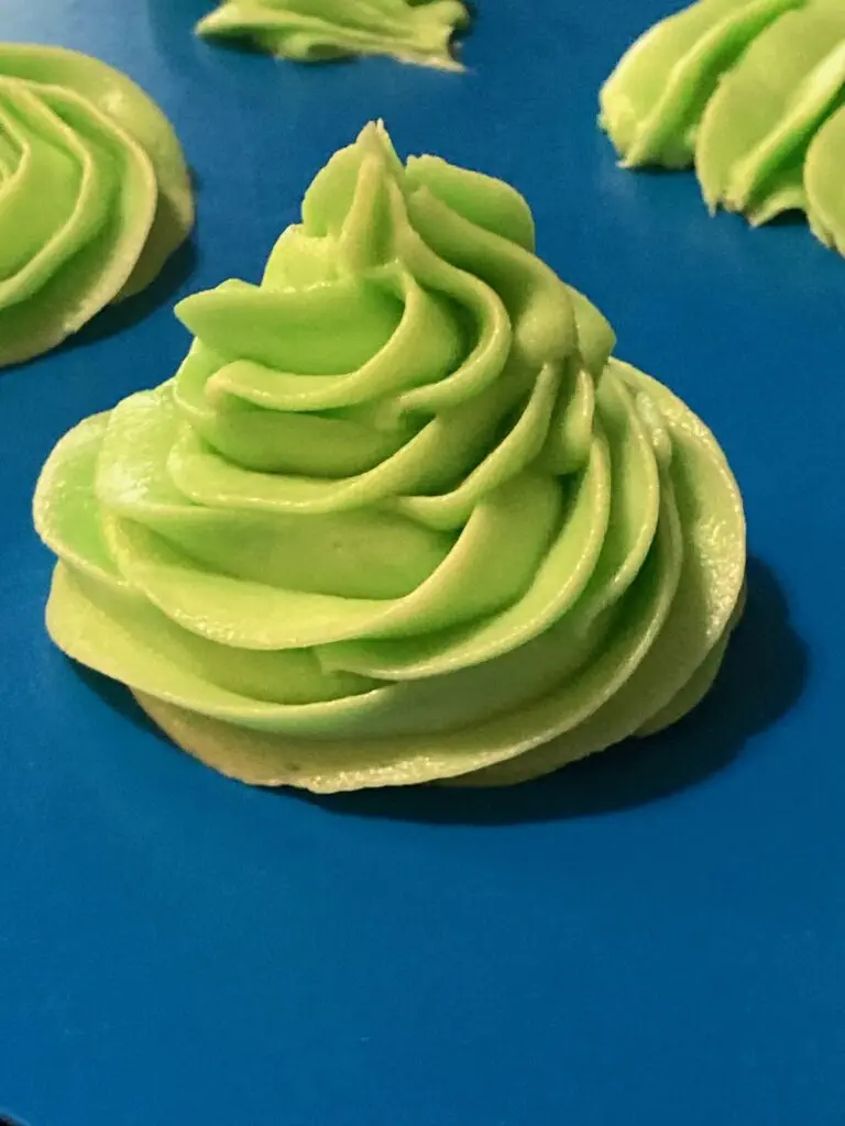 7 Popular Cupcake Decorating Techniques Using Wilton Tips from Out of the Box Baking.com