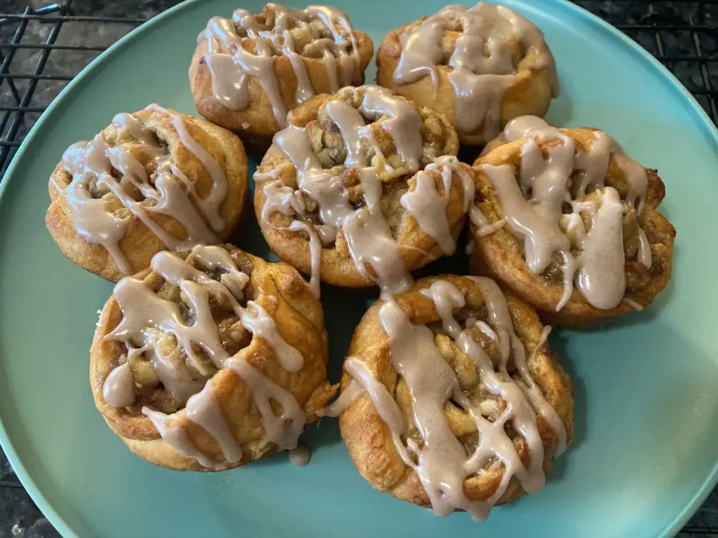 bananas foster cinnamon rolls