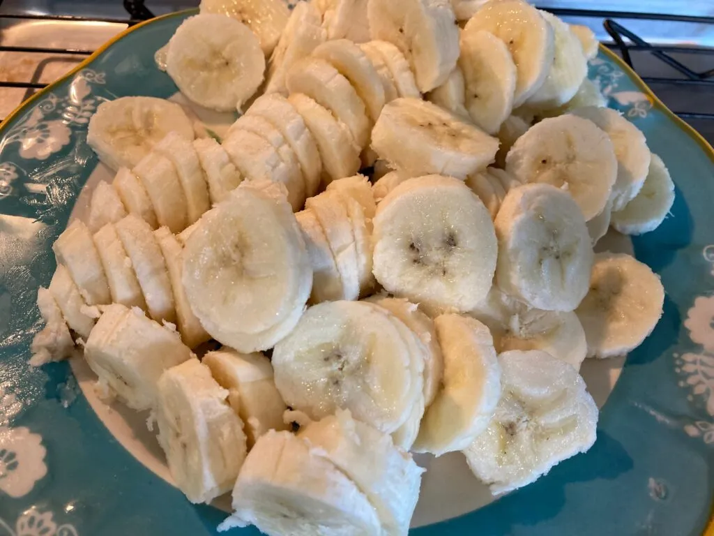 sliced bananas