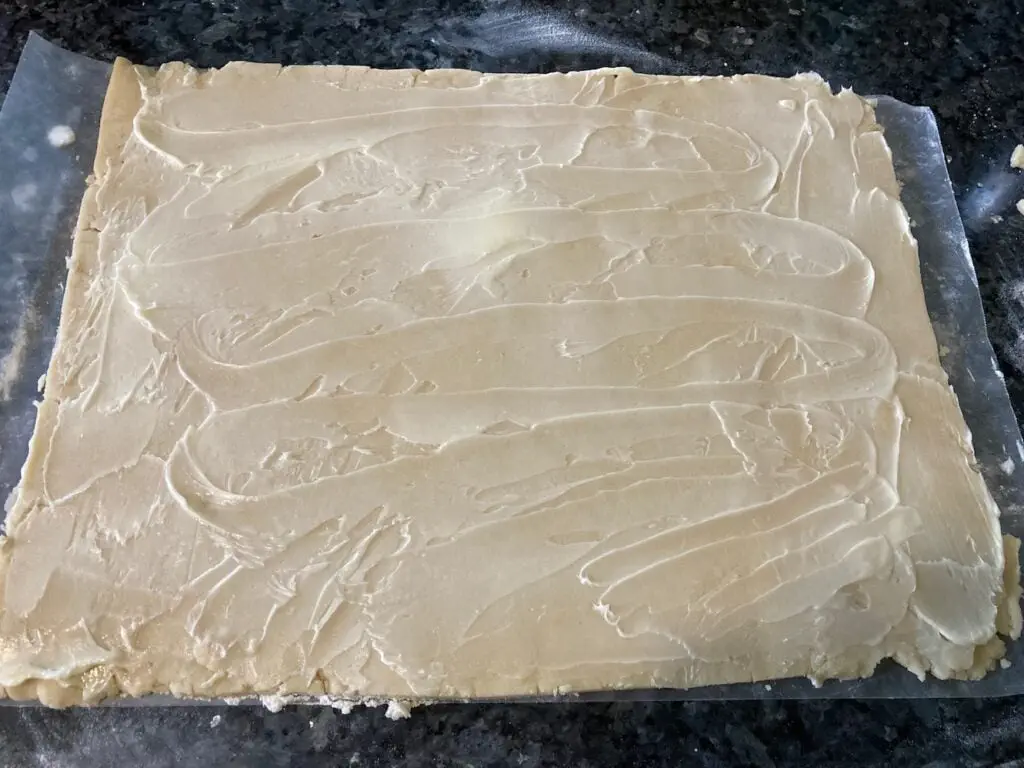 Cake Mix Cinnamon Roll Pastries (with cinnamon glaze) from www.outoftheboxbaking.com