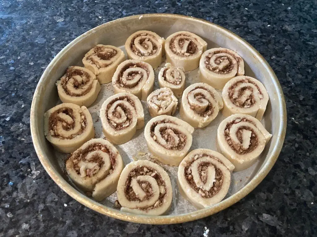 Cake Mix Cinnamon Roll Pastries (with cinnamon glaze) from www.outoftheboxbaking.com