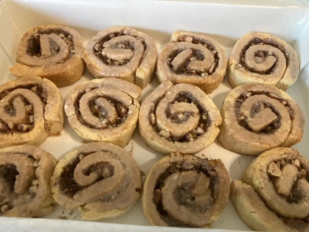 Cake Mix Cinnamon Roll Pastries (with cinnamon glaze) from www.outoftheboxbaking.com