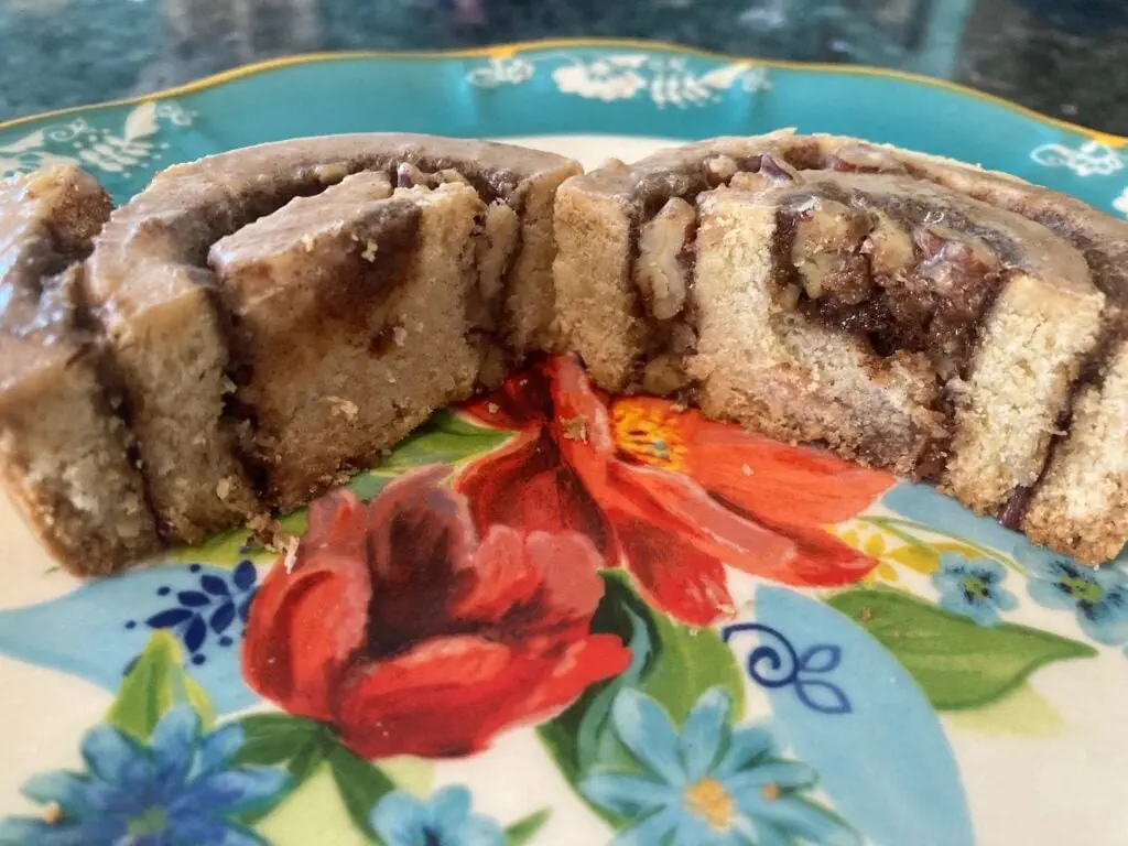 Cake Mix Cinnamon Roll Pastries (with cinnamon glaze) from www.outoftheboxbaking.com