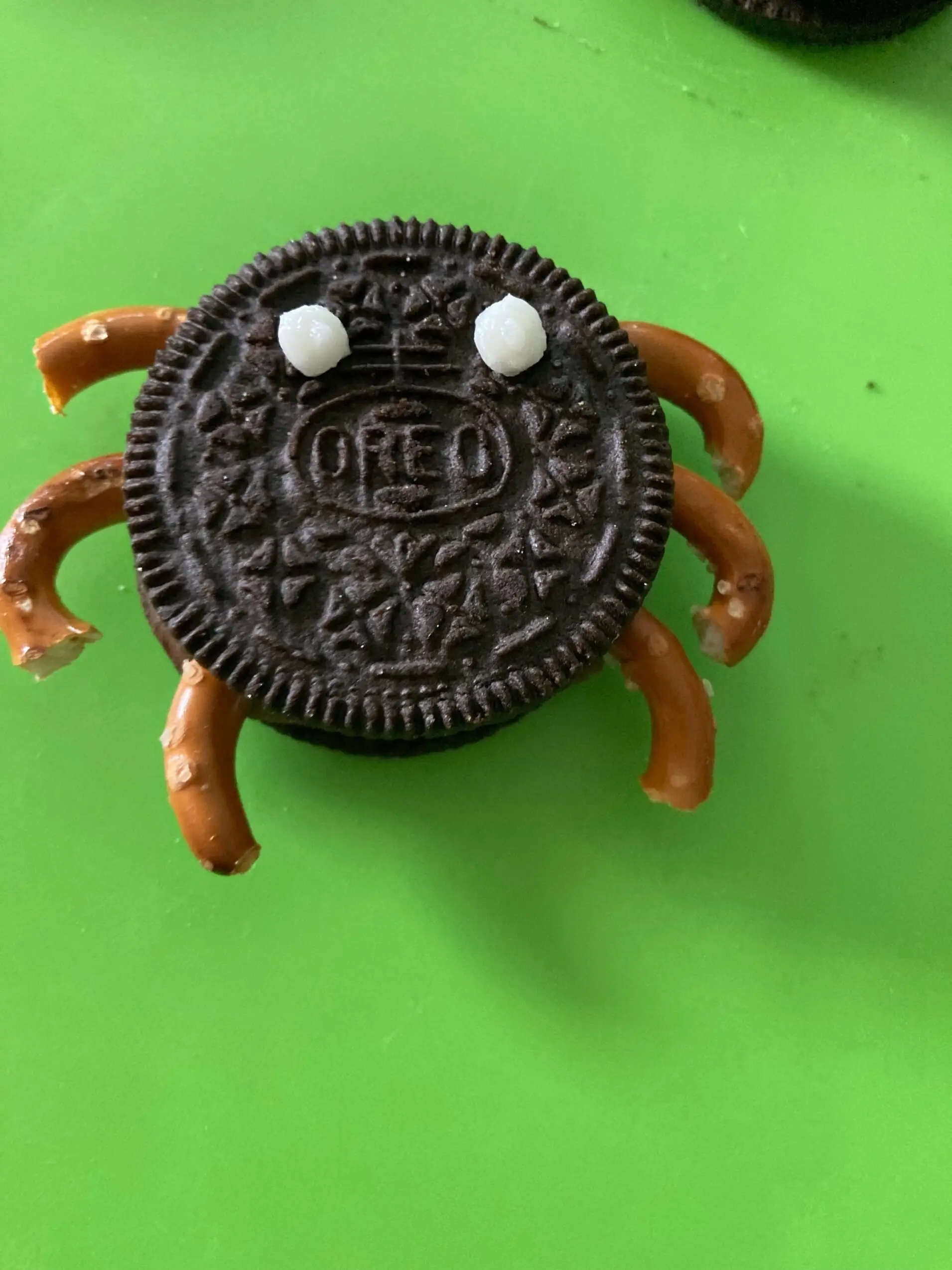 Oreo Spiders from Out of the Box Baking.com