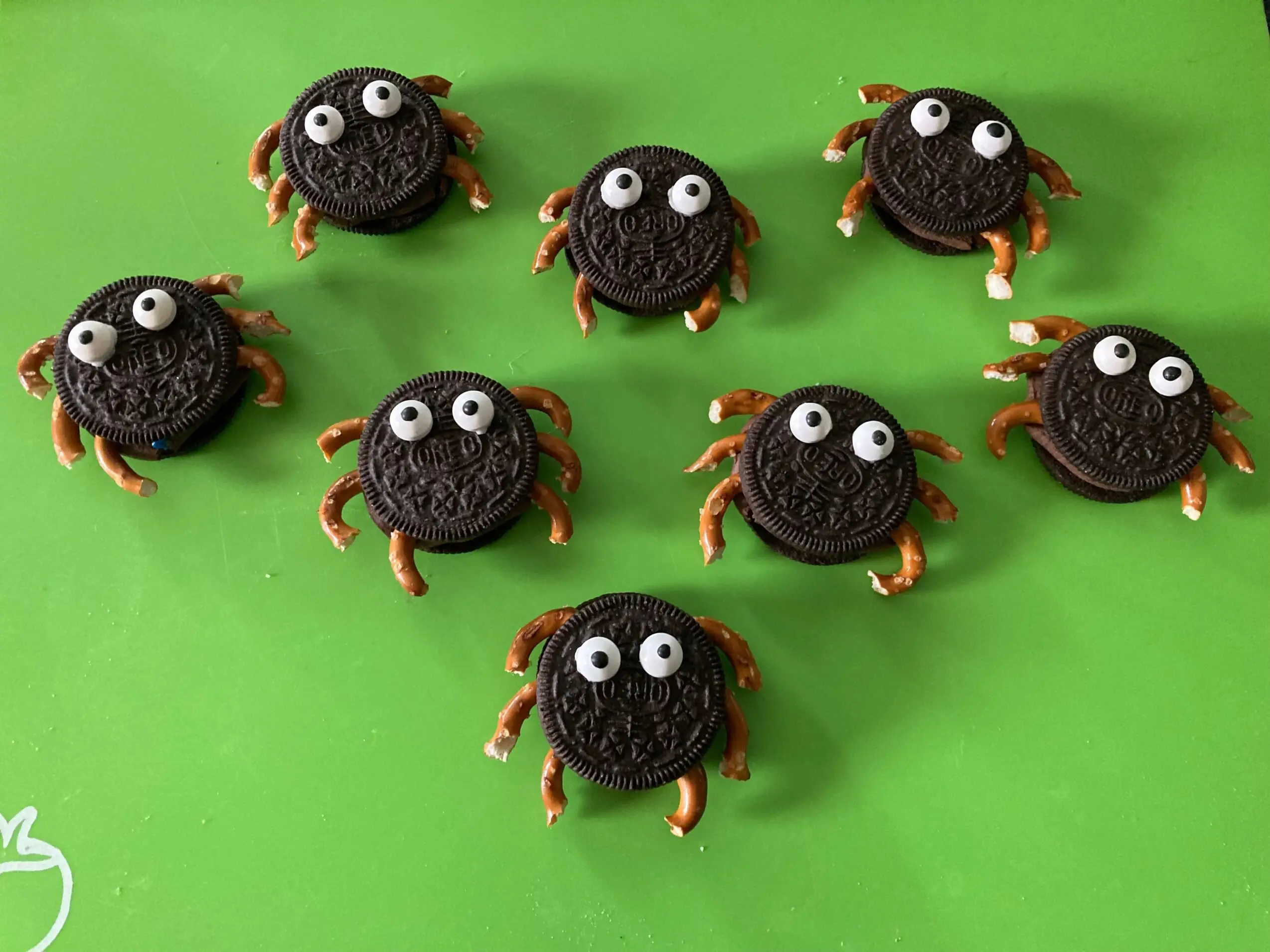 Oreo Spiders from Out of the Box Baking.com