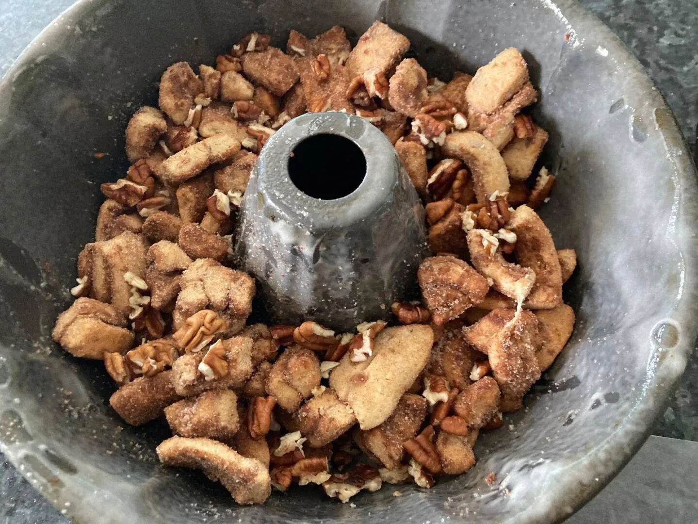 Easy Cinnamon Roll Monkey Bread