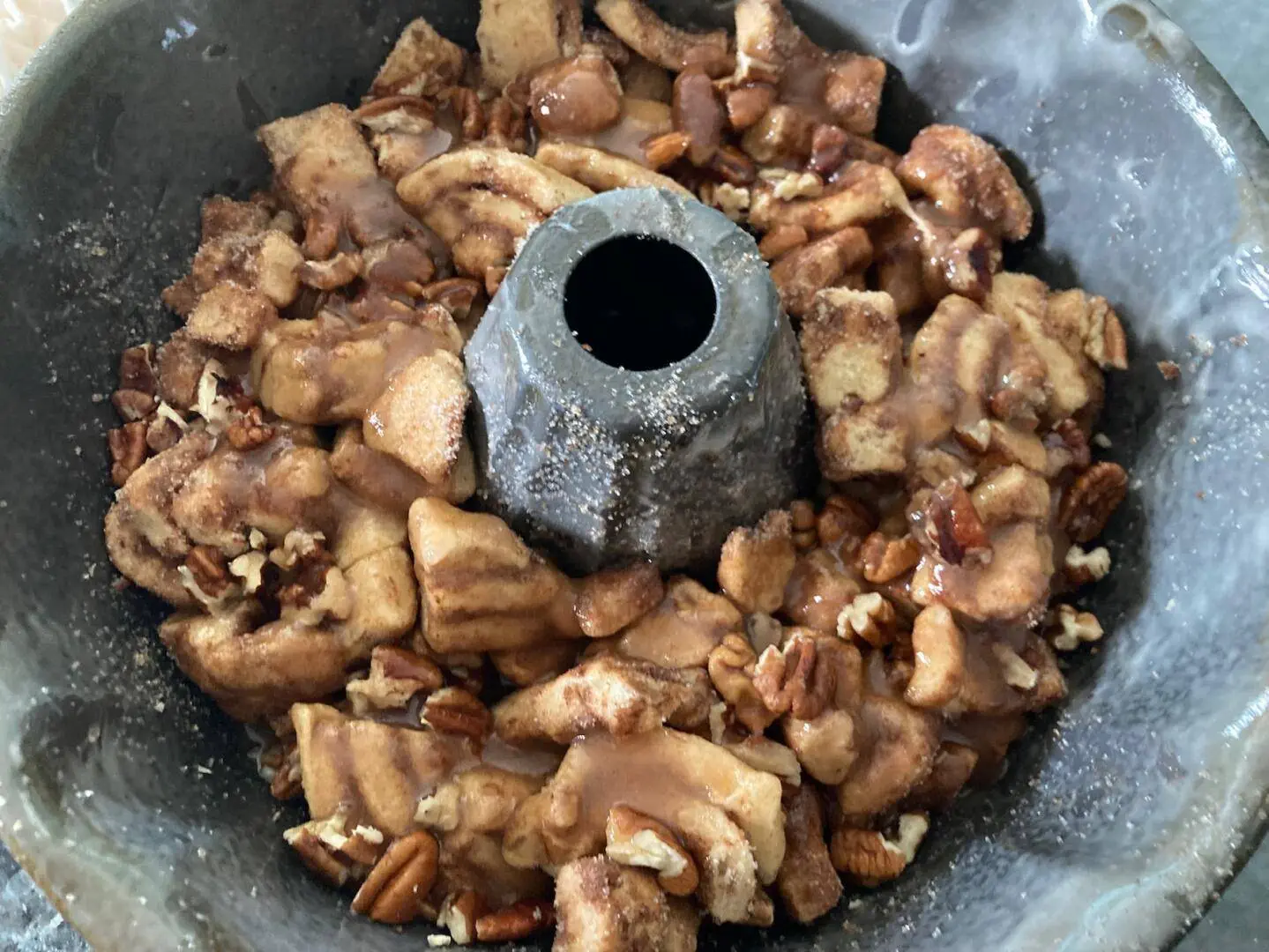 Easy Cinnamon Roll Monkey Bread