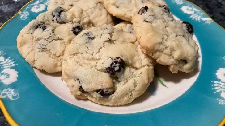 If you love a light, fluffy cookie rich with almond and cranberry flavors, this is the recipe for you! This simple recipe comes together in minutes but tastes like you’ve slaved for hours. 
